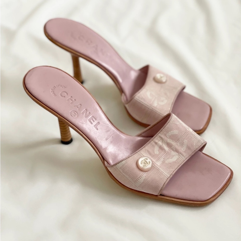 Pink Vintage Chanel Heels 100% Authentic EXTREMELY RARE